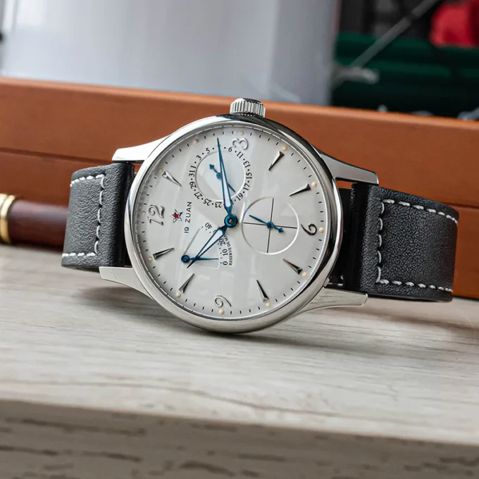 40mm pilot wristwatch with domed sapphire crystal and vintage look