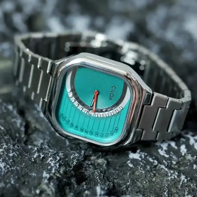Side profile of CILOA square watch case and hardlex crystal